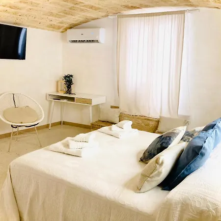 Antigua Lux