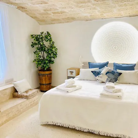 Antigua Lux